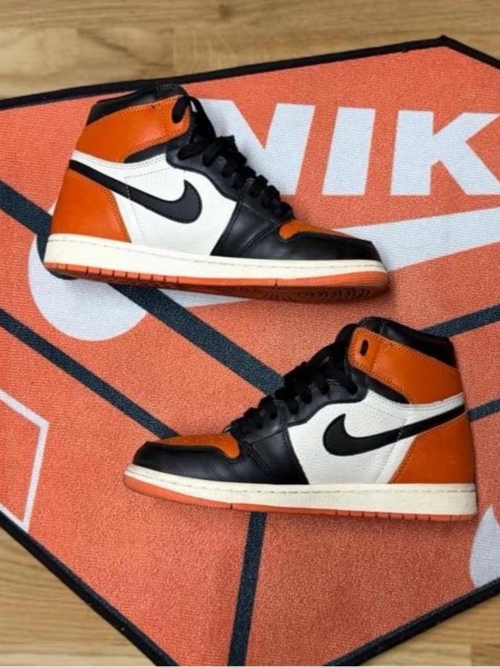 Nike Air Jordan 1 Shattered Backboard - Mens 8
Nike Men’s High-Top Sneakers